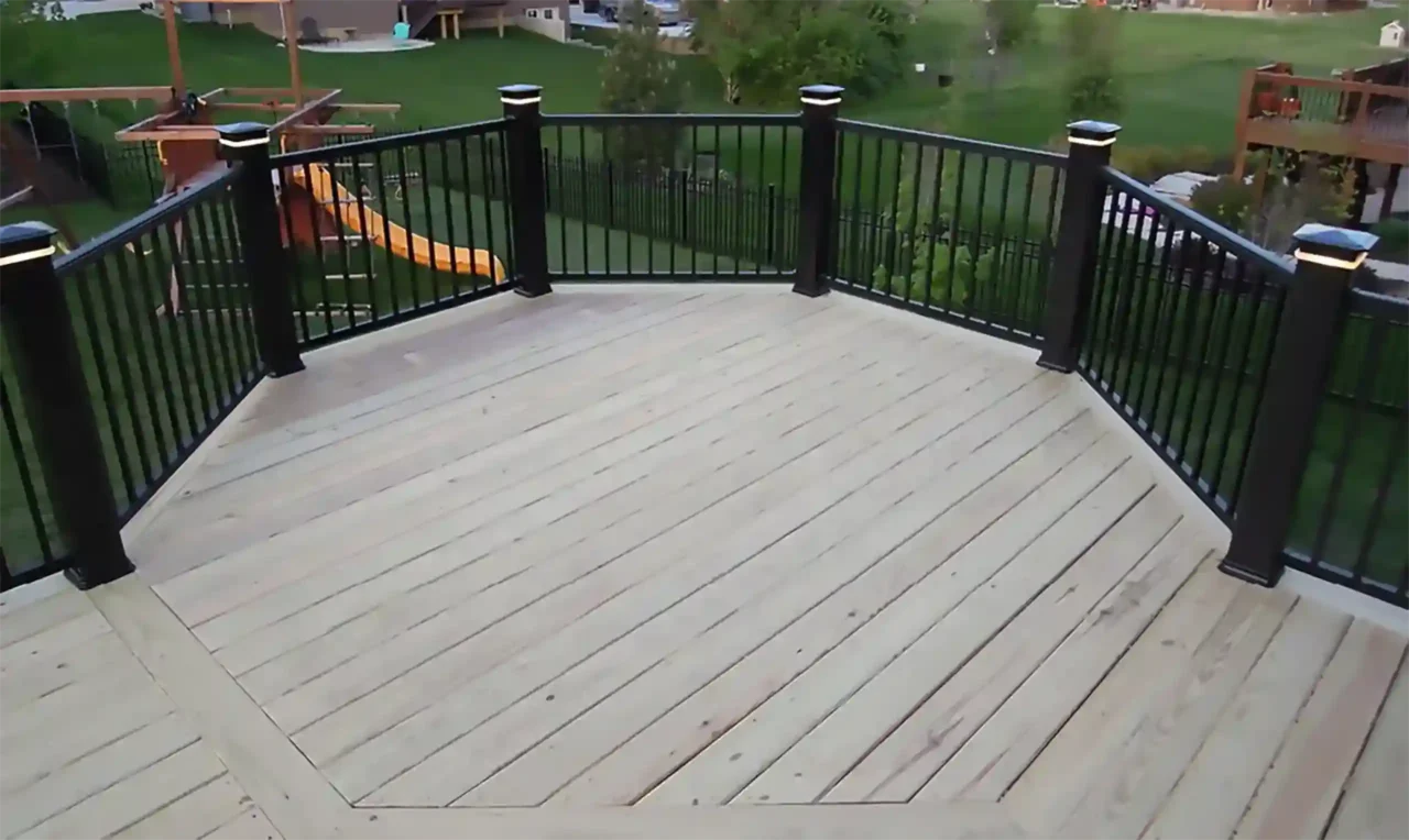 Photo of curved decking and curved railing